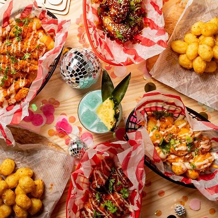 Moxy Manchester City Екстериор снимка